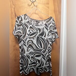 Black and White Patterned Women's Top